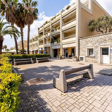 Aregai Marina Exclusive Seaside Apartments Santo Stefano al Mare Eksteriør billede