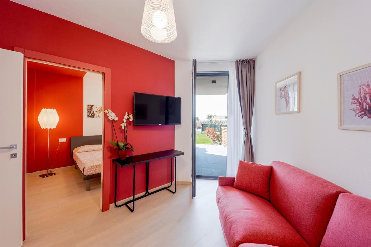 Aregai Marina Exclusive Seaside Apartments Santo Stefano al Mare Eksteriør billede