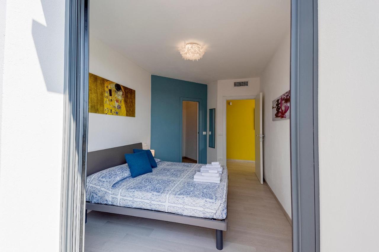 Aregai Marina Exclusive Seaside Apartments Santo Stefano al Mare Eksteriør billede
