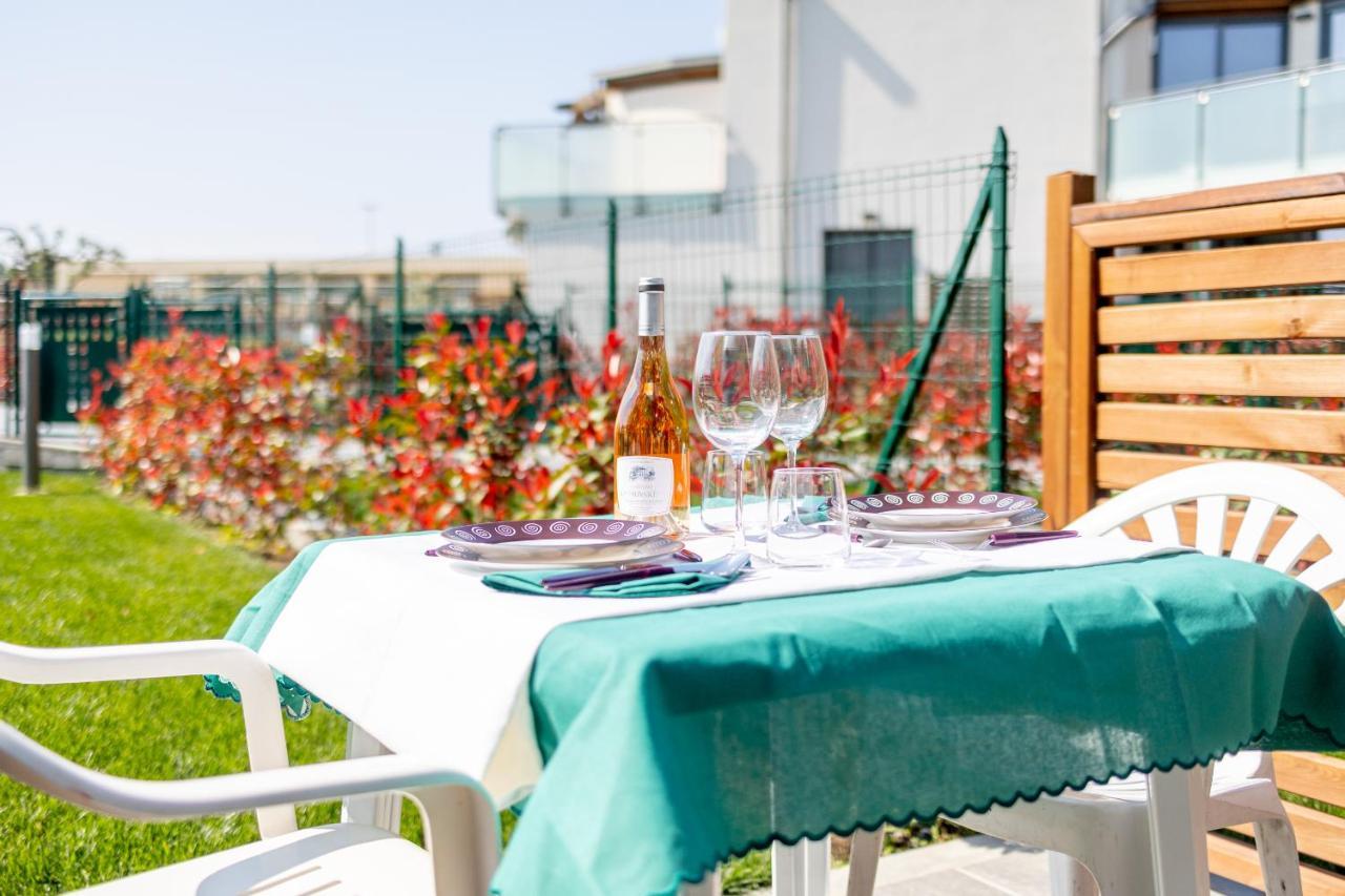 Aregai Marina Exclusive Seaside Apartments Santo Stefano al Mare Eksteriør billede