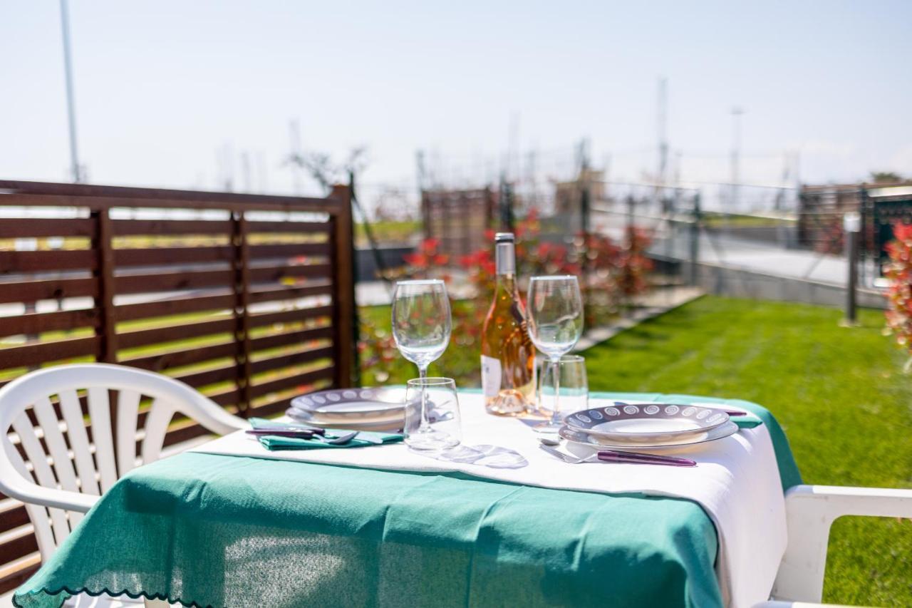 Aregai Marina Exclusive Seaside Apartments Santo Stefano al Mare Eksteriør billede