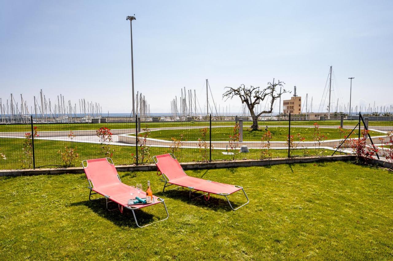 Aregai Marina Exclusive Seaside Apartments Santo Stefano al Mare Eksteriør billede