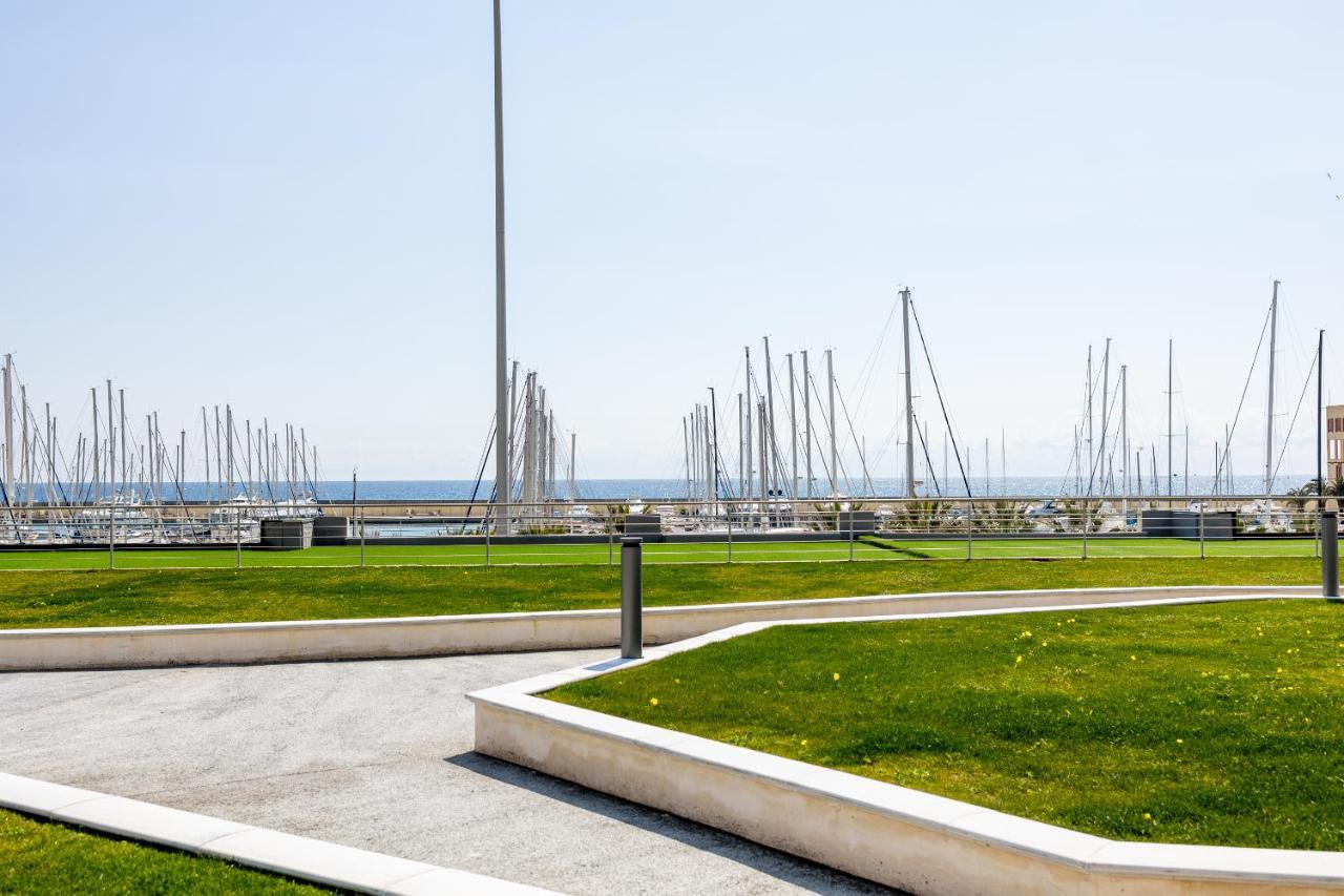 Aregai Marina Exclusive Seaside Apartments Santo Stefano al Mare Eksteriør billede