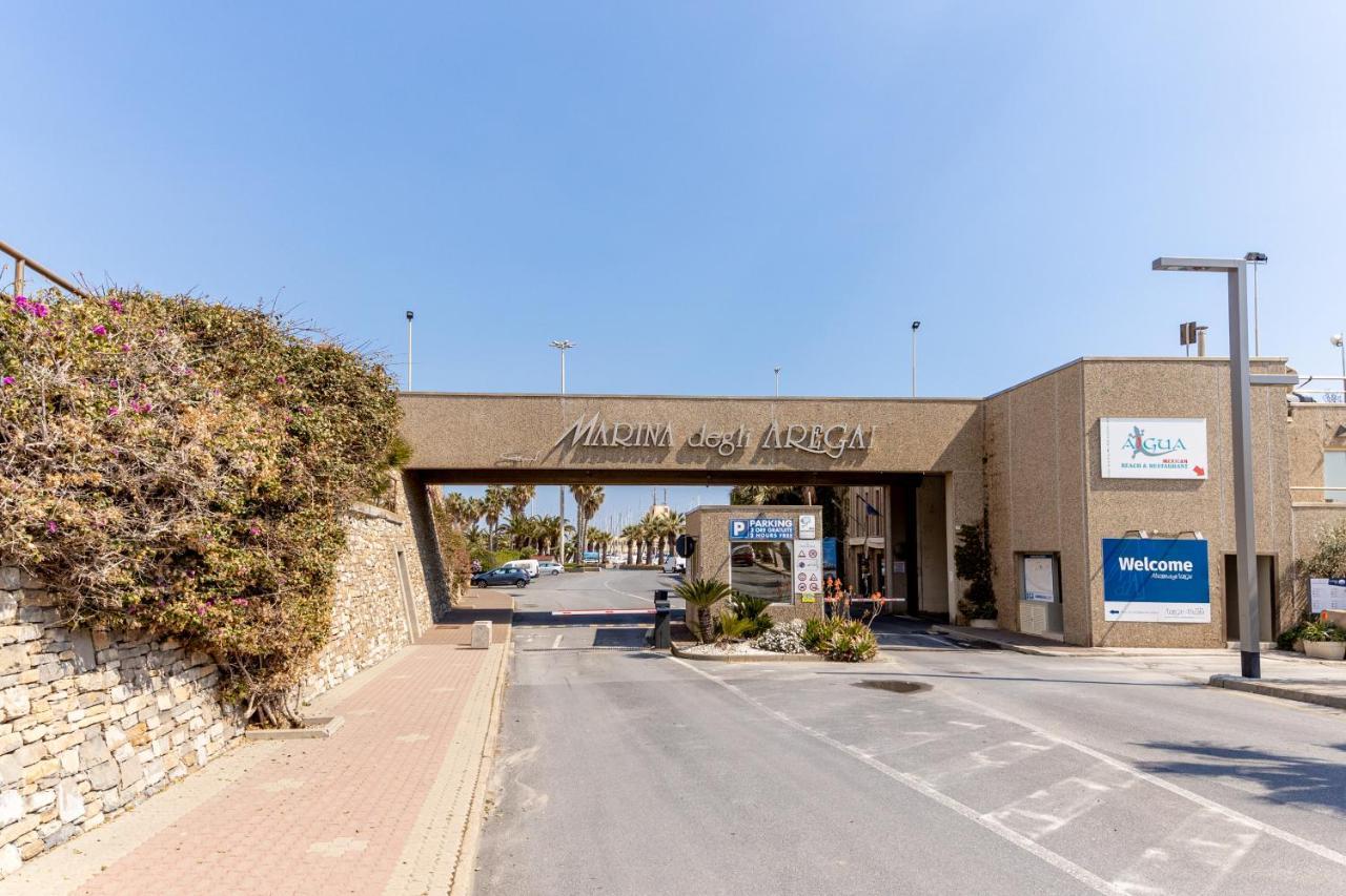 Aregai Marina Exclusive Seaside Apartments Santo Stefano al Mare Eksteriør billede