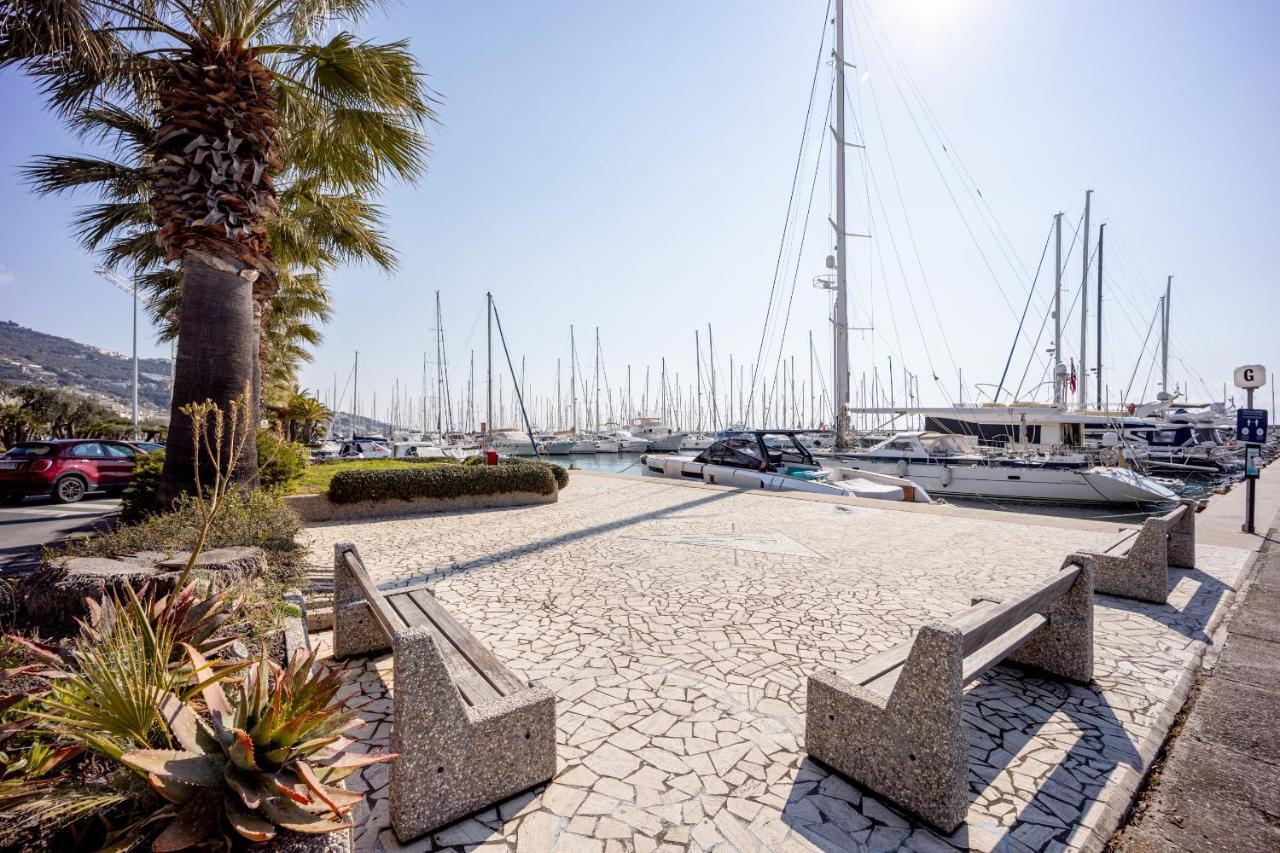 Aregai Marina Exclusive Seaside Apartments Santo Stefano al Mare Eksteriør billede