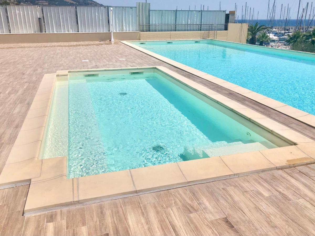 Aregai Marina Exclusive Seaside Apartments Santo Stefano al Mare Eksteriør billede